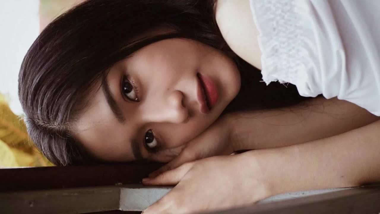 【反差婊档案】老反差婊了 这个资源不知道有多老? 不过妹子姿色还行.mp4
