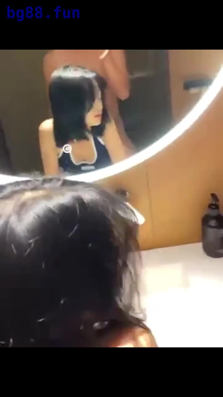 烟大海洋学院大二学妹王玥X 与同校音乐舞蹈学院学长约炮视频遭男友网曝投稿至各大论坛，微露脸无码一手资源，挺可爱的妹子，就是玩的有点花里胡哨.mp4