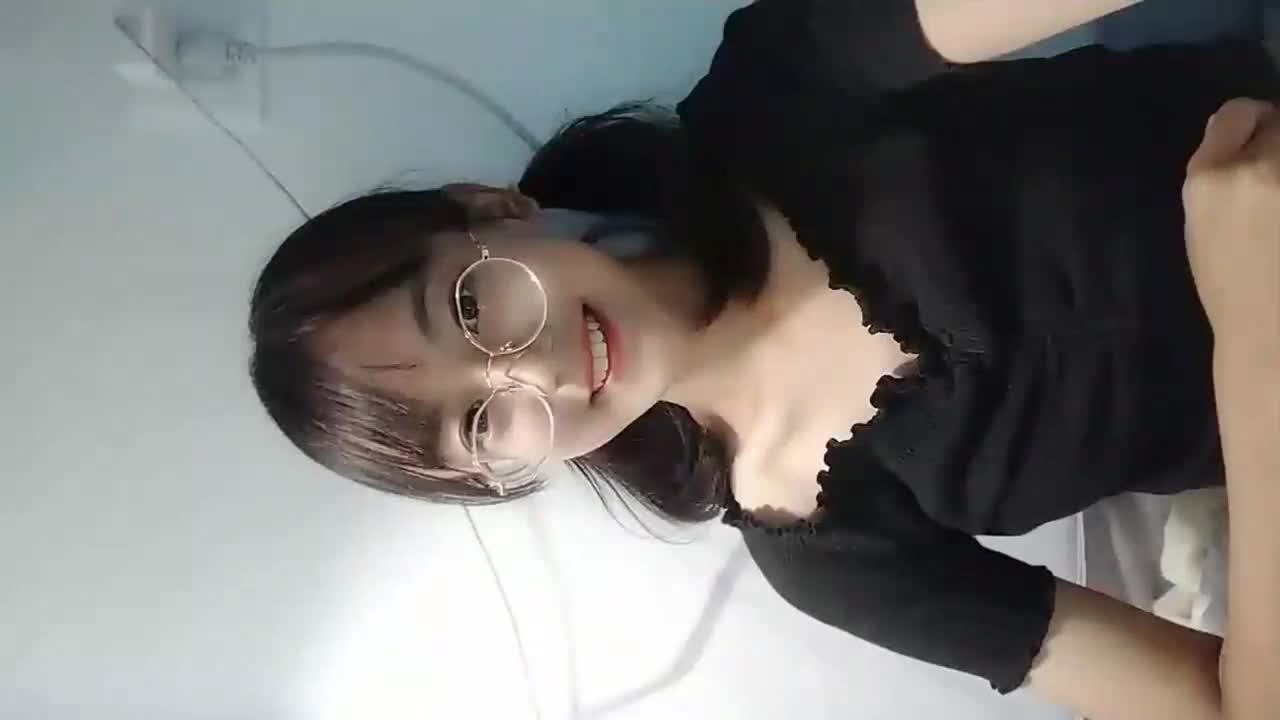 【渣男报复】西安师范程茹裸照视频被男友流出.mp4