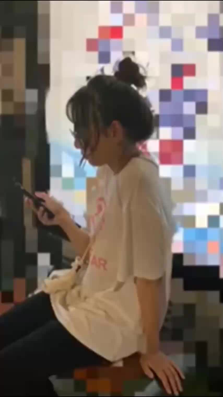 【完整原版】纹身哥酒店约炮不爱读书的高三反差学妹各种姿势猛操她的小嫩B！.mp4