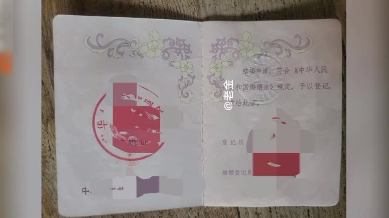 青岛90后真实夫妻泄密，极度绿帽奴_经常分享老婆给单男操，开着大奔的骚人妻.mp4