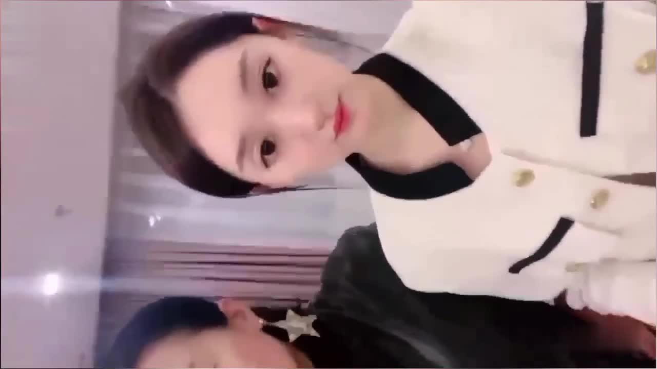 【万人求北京真实母女调教男奴】贵妇骚妈和女儿，一个比一个会玩1：15：10.mp4