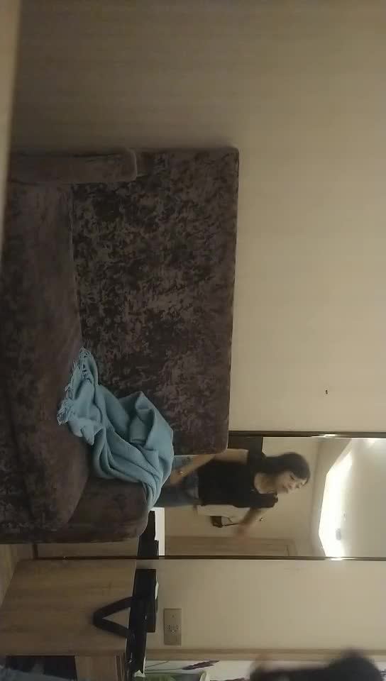 2021_9_13_足浴丶一哥新人老哥首秀小少妇，近距离视角深喉口交，腰细翘臀沙发上骑坐，站立后入镜头前猛操.mp4