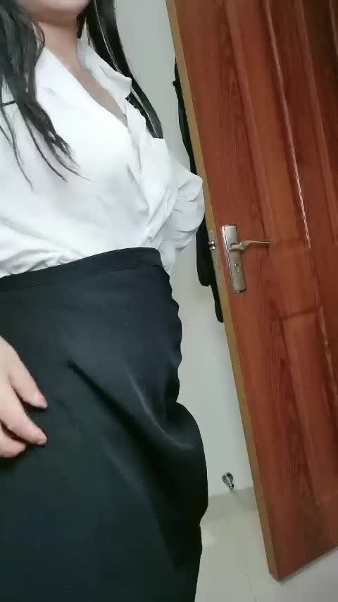 黑丝大奶人妻勾引外卖小哥出租屋做爱偷情，我一个人好寂寞啊哥哥，你陪陪我好不好，你摸摸人家下面都湿透了，你让人家摸摸嘛，啊啊啊你插得好深啊哥哥.mp4
