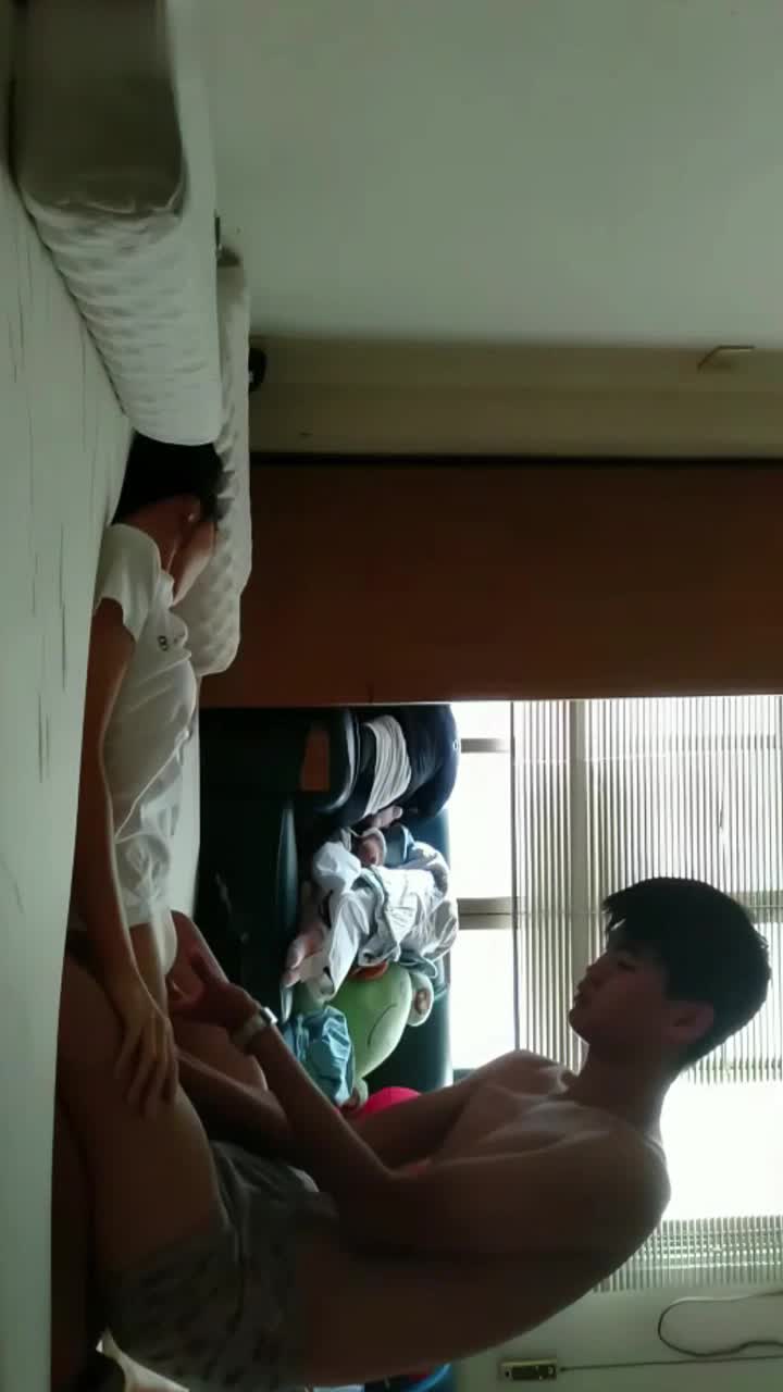 ? 高中情侣 放学家中偷尝禁果 表情好销魂.mp4