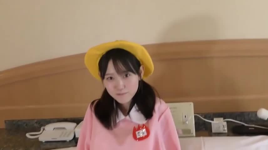 主打一个嫩！白虎小萝莉下海拍av，看着真是太嫩了.mp4