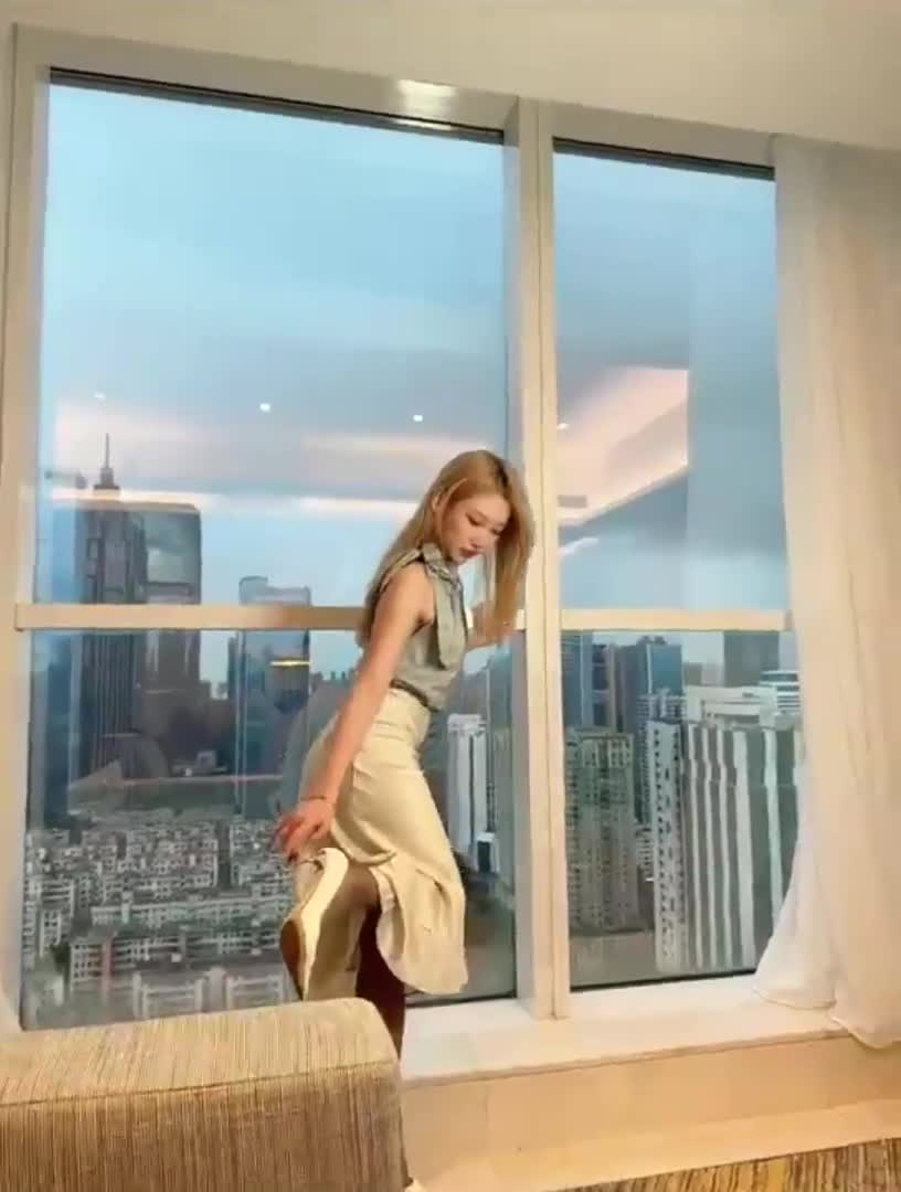 秀人网_沈青黛✨气质美女_几乎全裸_露出胸前小馒头.mp4