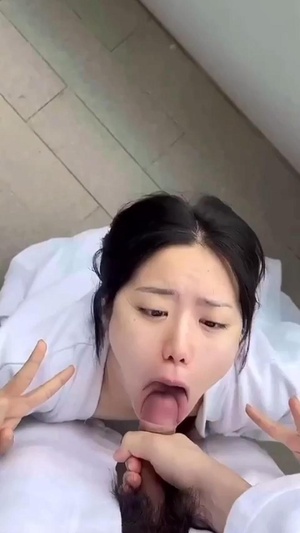 韩国20岁 Youtuber 金熙宰 本是吃播博主的她在今年转行做黄播!下海前的口交等性爱视频遭曝光.mp4