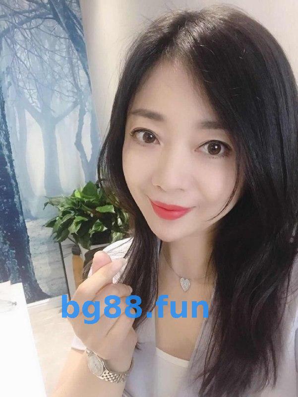 『职场女强人 也要大肉棒』上海人力资源公司合伙人 已婚少妇 李雯 惨遭员工内部泄密 曝光不雅醉奸视频