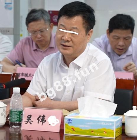 独家爆料！永康市龙川医院骚货【母狗朱英】和院长公子乱搞 同事们背地里叫她医院公交车