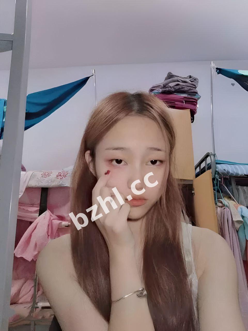 贵州医科大学护理系校花 高楚洁 单眼皮清纯美女主动掌控深浅快慢！