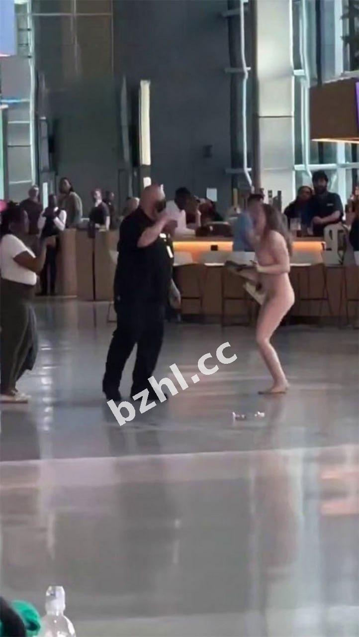 模特小娜机场脱光狂砸，自称女神咬人惊全场！（扒姐）