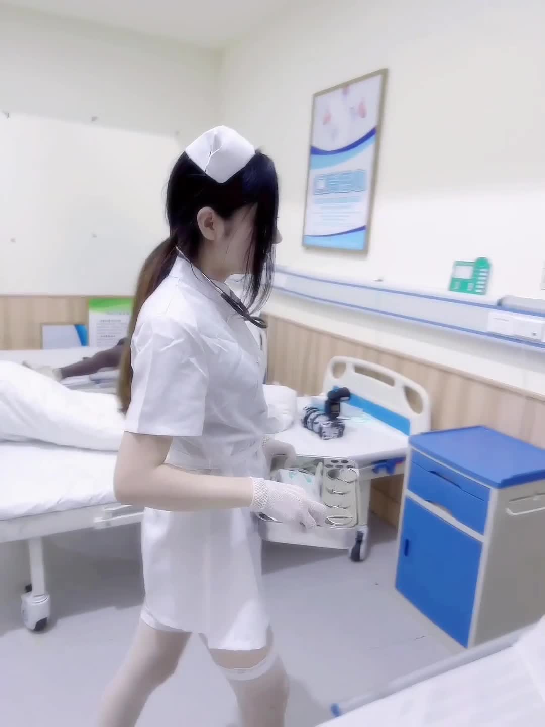 美女护士与美艳病娇女病人不得不说的秘密.mp4