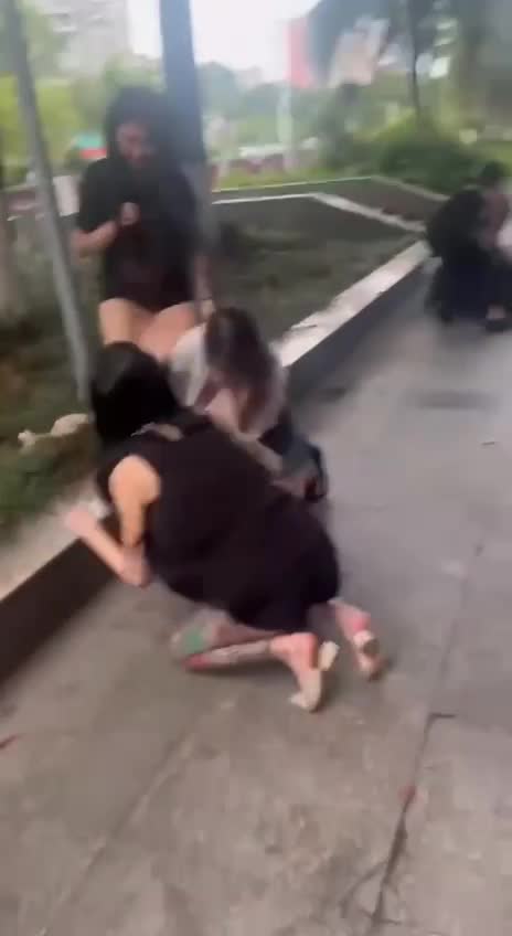 精神小妹 #撕逼 #打女人.MP4