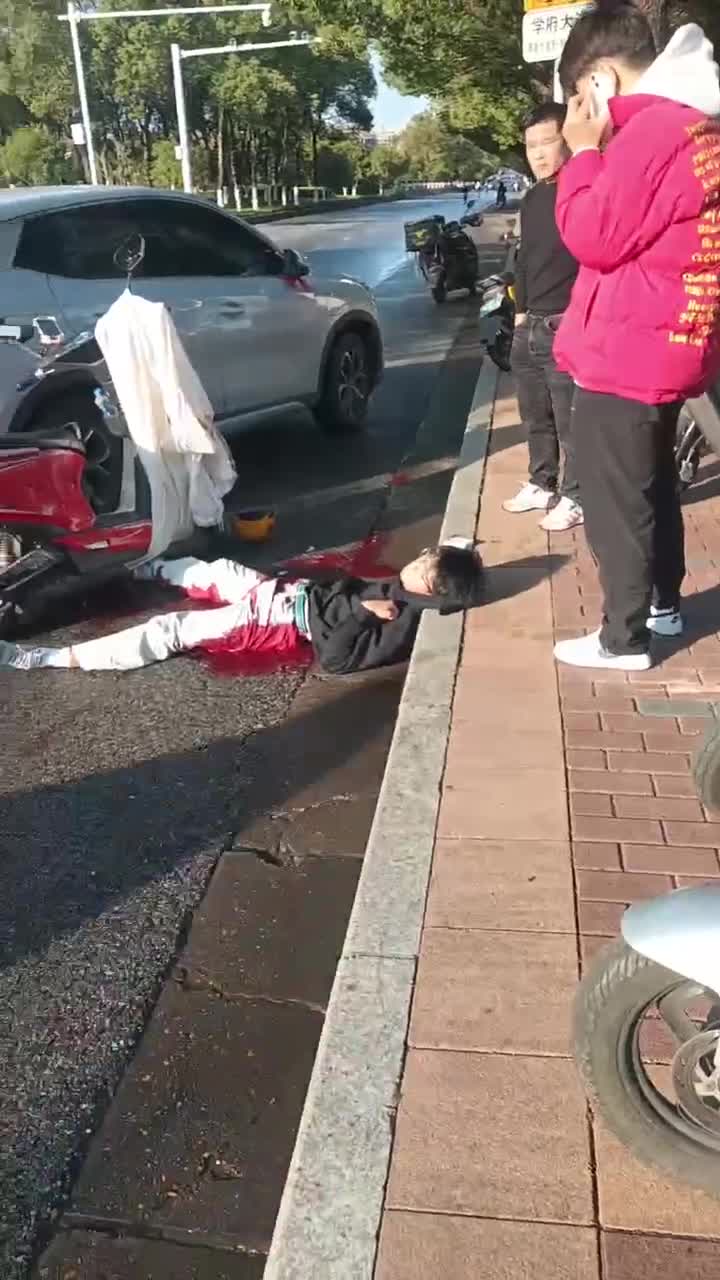 骂了几句就直接砍.MP4