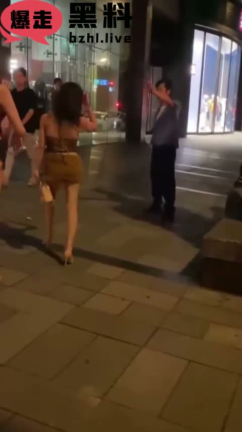 台湾街头冲突 男子对泰国变性人拳打脚踢喊“滚”事件 引发热议 警方介入调查！