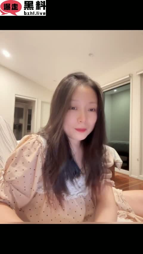 一枝独秀sj旅澳华裔大胸美少妇 徐兰芝访谈定制福利淫语自慰