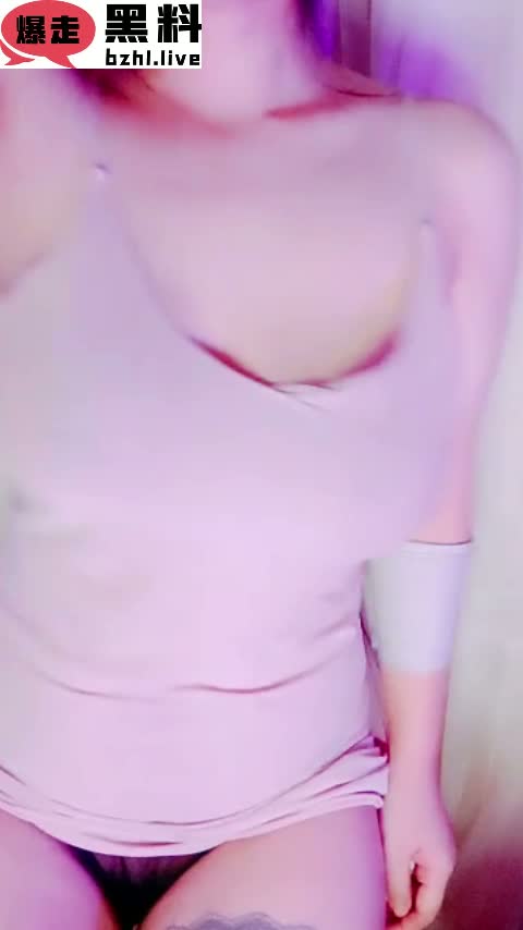 极品身材饱满软嫩大奶子 收费大秀脱光展示