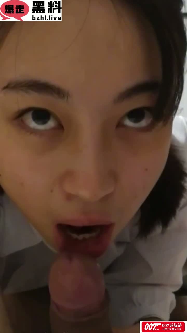 极品女大 表面正经 其实是个骚母狗 口交是表情很享受