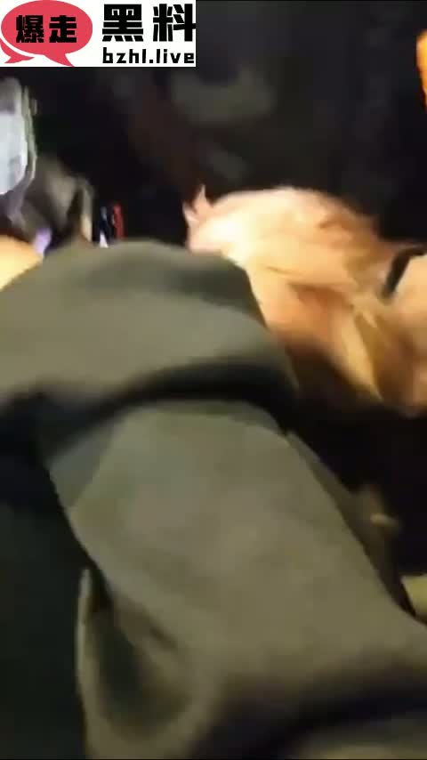 长沙街头口活大瓜！长沙解放西路性感女郎当街跪舔口交 引爆互联网 太刺激了！