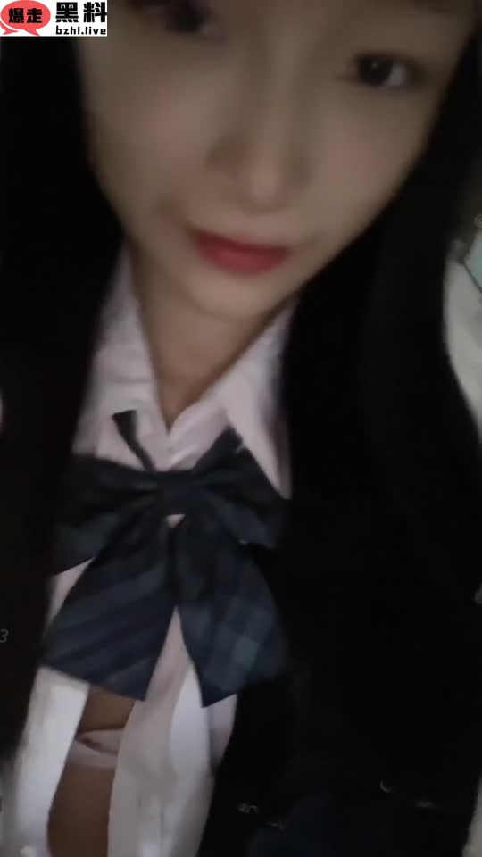 推特极品福利姬 胡椒籽 经典JK制服厚黑丝袜户外上演弹力插自慰福利