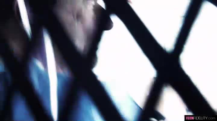 白嫩萝莉法医对死人肉棒产生性欲，经过口交撸管死人离奇复活了，性爱版的医学奇迹.mp4