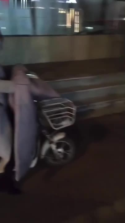 【真实勾搭良家少妇骑电动车约炮】逼得多痒啊，送上门被操0：25：44 1.mp4