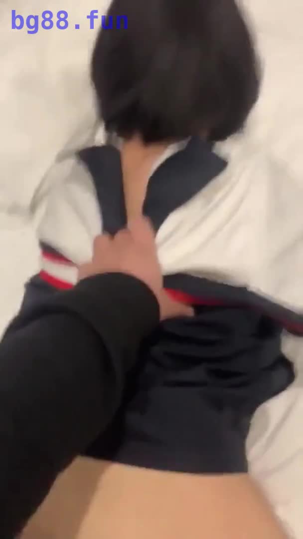 震惊_老师眼里的乖乖女，三好学生，山东学生妹玩3P_#自拍_#3p.mp4